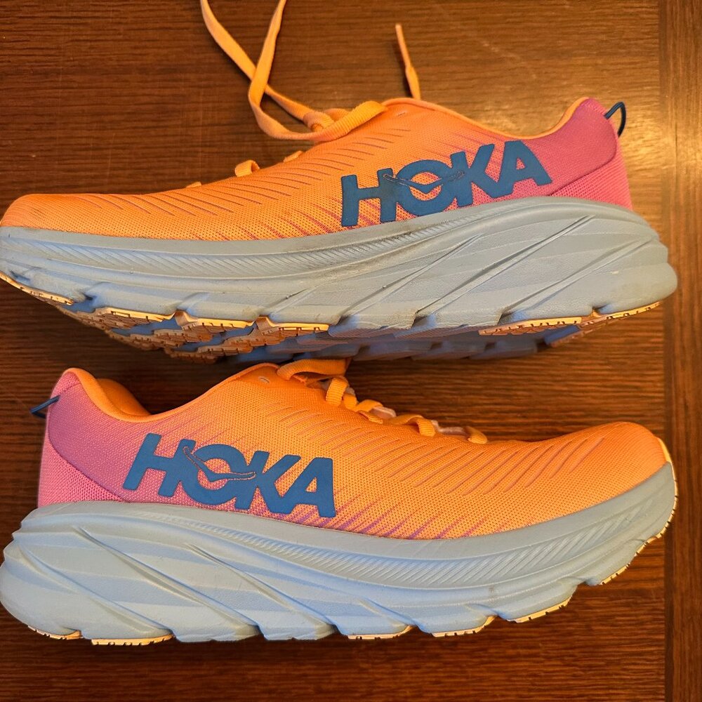 Hoka Rincon 3 - LIKE NEW! Size 8 D (wide)